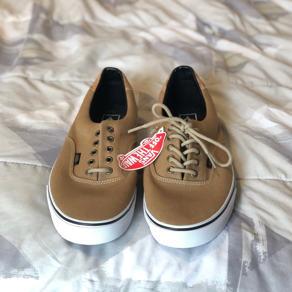 Dark Tan/Light Brown with Wood Grain Tongue & Back